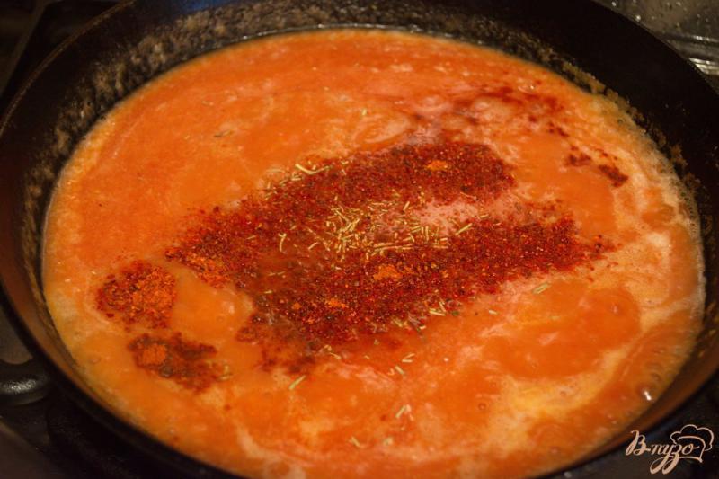 Фото приготовление рецепта: Сметанно-томатный соус для тефтелей шаг №2