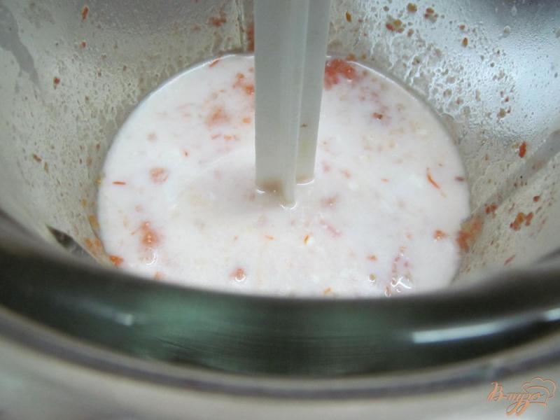 Фото приготовление рецепта: Томатный суп с яйцом шаг №6