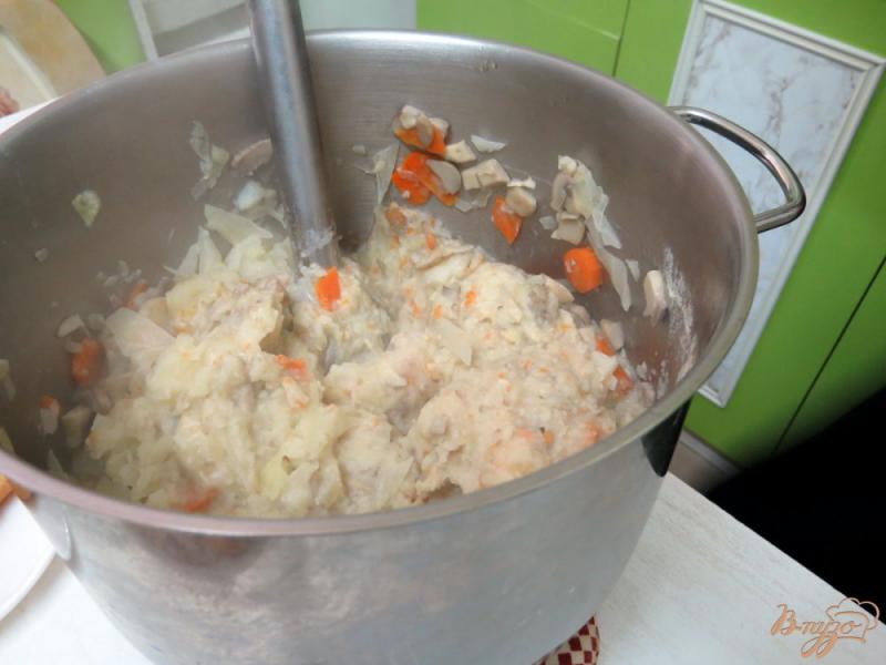 Фото приготовление рецепта: Суп пюре овощной  с шампиньонами шаг №9