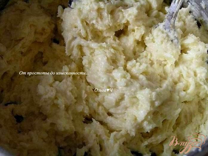 Фото приготовление рецепта: Сырные булочки с маслинами и кунжутом шаг №3