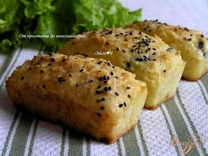 Фото приготовление рецепта: Сырные булочки с маслинами и кунжутом шаг №6