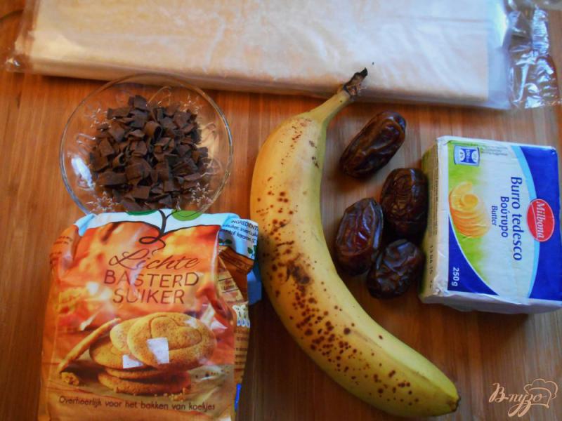 Фото приготовление рецепта: Банановый тарт-перевертыш с финиками шаг №1