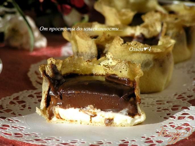 Фото приготовление рецепта: Десерт в блинчике «Имбирь и шоколад» шаг №6