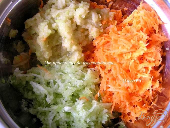 Фото приготовление рецепта: Салат из моркови, редьки и яблока шаг №1