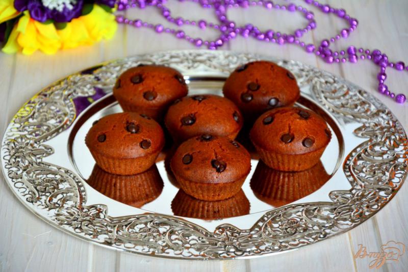 Фото приготовление рецепта: Постные медовые кексы с шоколадными каплями шаг №6