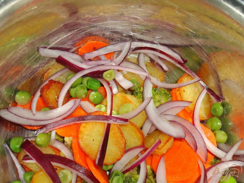 Фото приготовление рецепта: Салат из риса и брокколи шаг №3