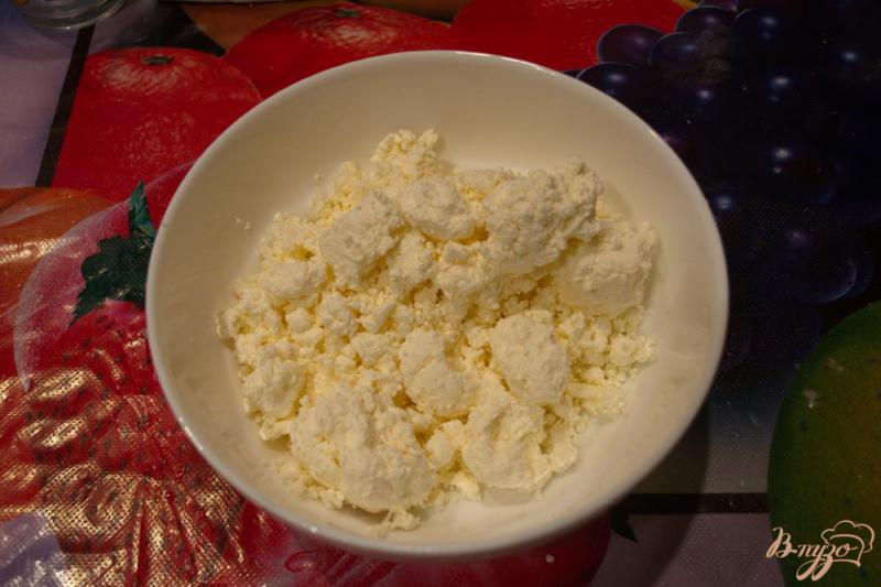 Фото приготовление рецепта: Домашние сырники с смородиновым вкусом. шаг №1
