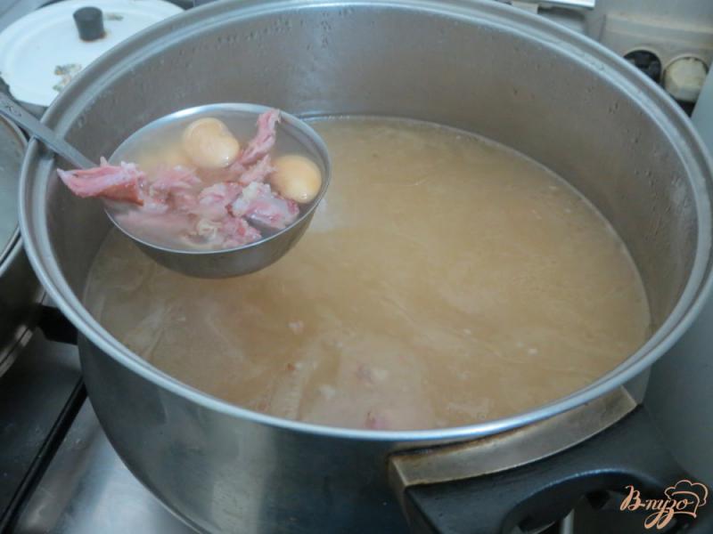 Фото приготовление рецепта: Суп из фасоли с копчёностями шаг №2