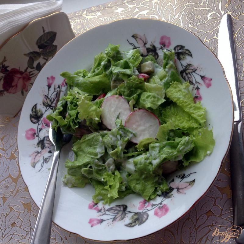 Фото приготовление рецепта: Салат с авокадо и редисом шаг №5