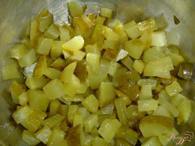 Фото приготовление рецепта: Салат « оливье» с чесноком и орехами шаг №3