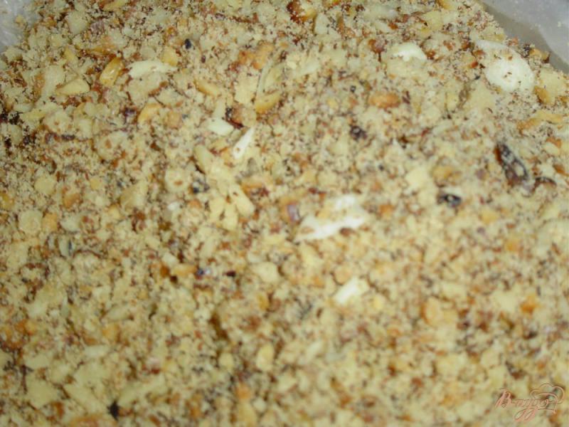 Фото приготовление рецепта: Салат « оливье» с чесноком и орехами шаг №5