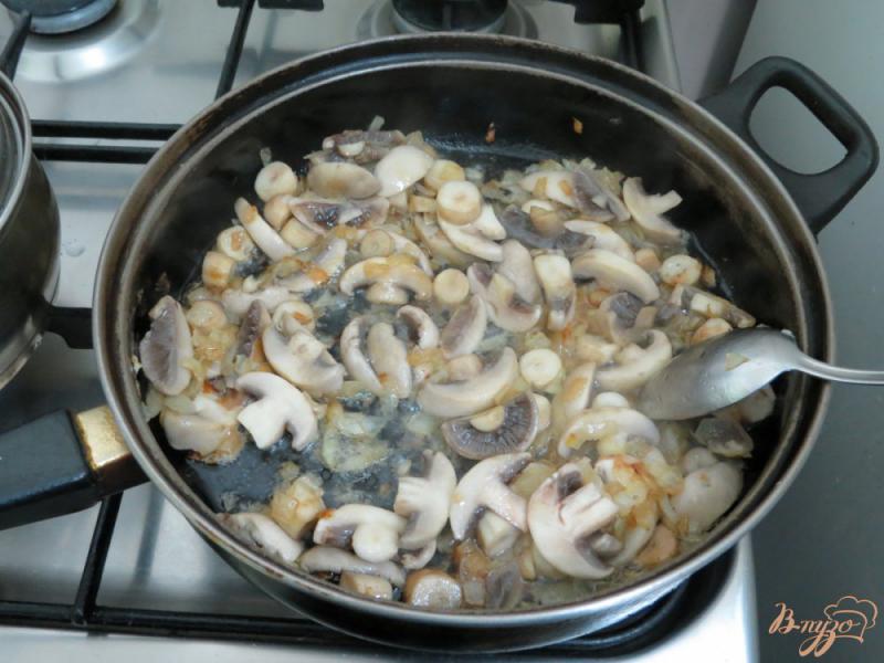 Фото приготовление рецепта: Пирожки с грибной начинкой шаг №5