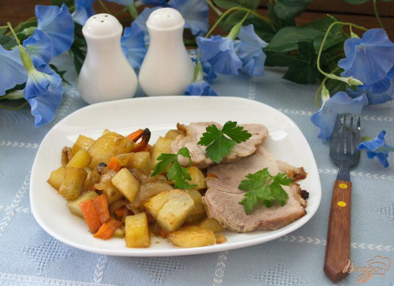 Фото приготовление рецепта: Запеченая свинина с картошкой шаг №5