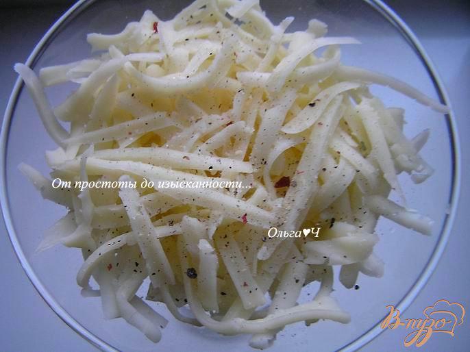 Фото приготовление рецепта: Салат с ананасом и яйцом шаг №5