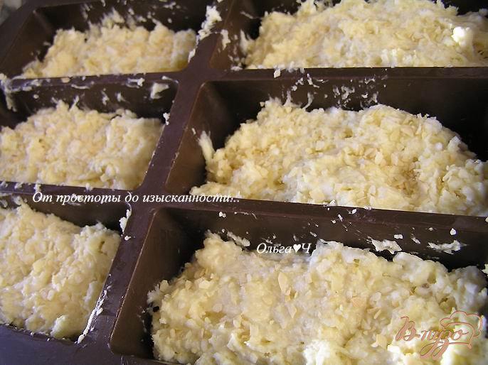 Фото приготовление рецепта: Сырные булочки с чесночной корочкой шаг №5