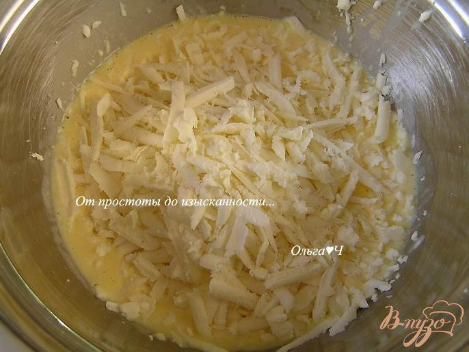 Фото приготовление рецепта: Сырные булочки с чесночной корочкой шаг №2