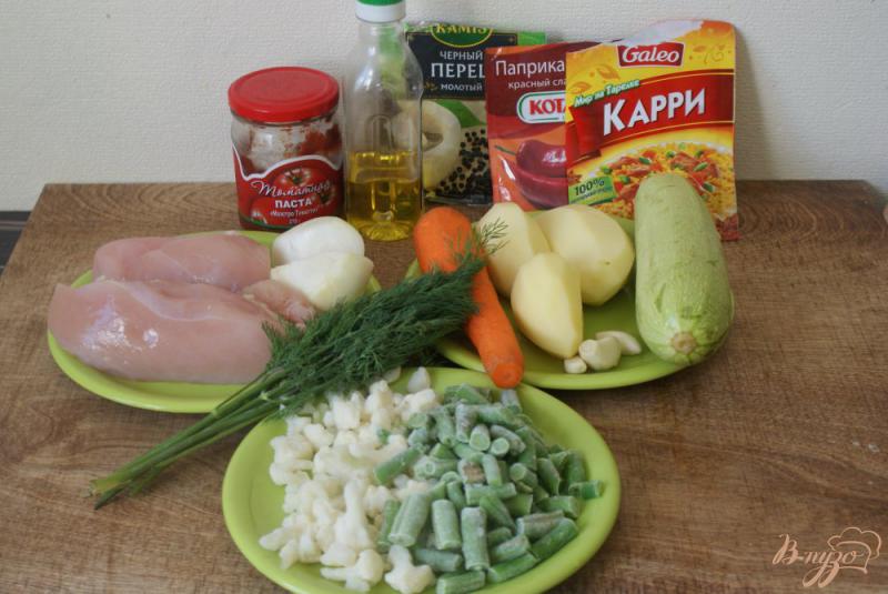 Фото приготовление рецепта: Курица с овощами в томатно-сметанном соусе шаг №1