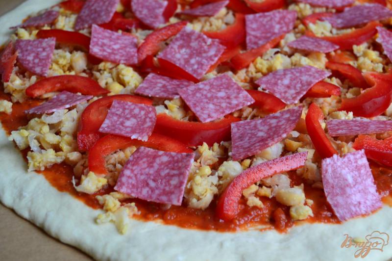 Фото приготовление рецепта: Пицца с нутом и сладким перцем шаг №4