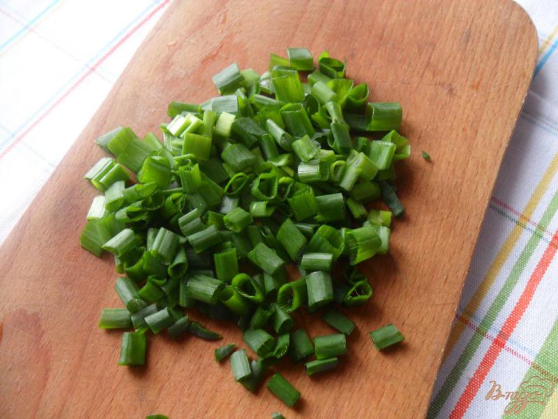 Фото приготовление рецепта: Салат из яиц и зеленого лука шаг №1