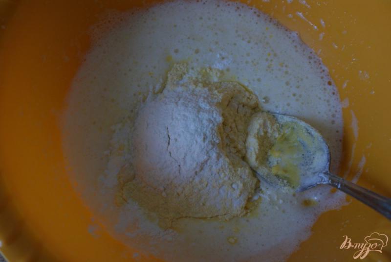 Фото приготовление рецепта: Апельсиновые маффины с фундуком шаг №3
