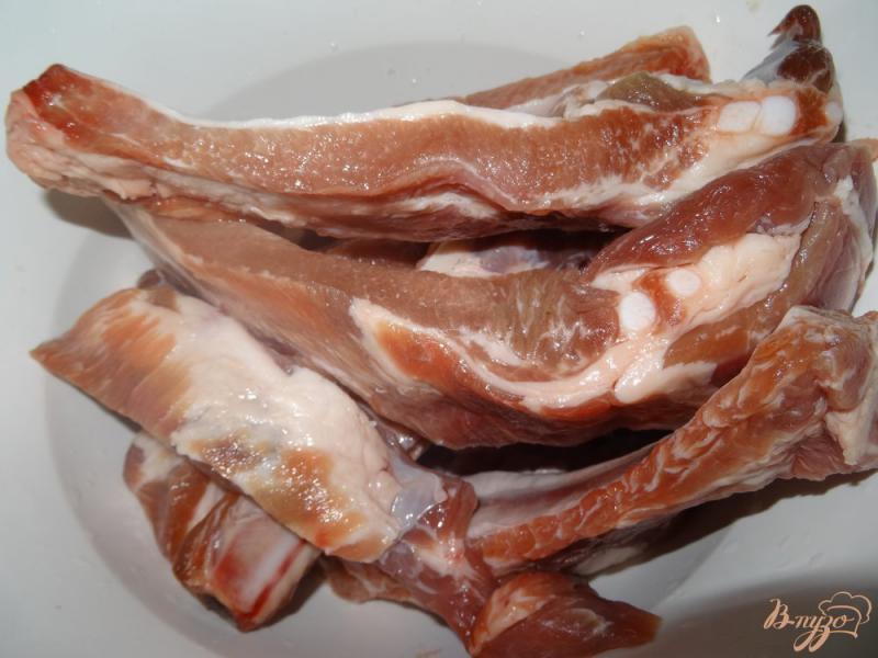 Фото приготовление рецепта: Запеченные свиные ребра под соусом шаг №1