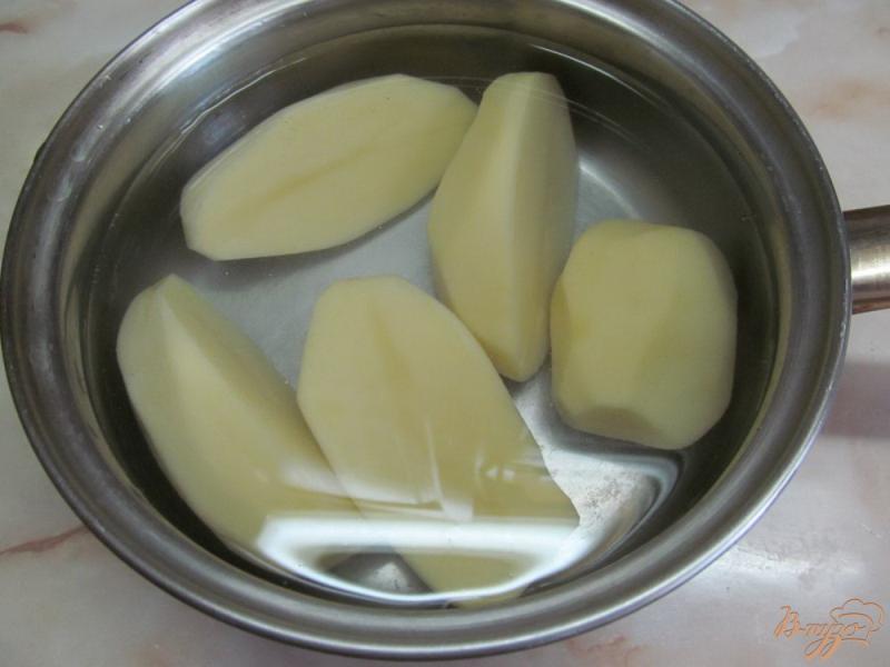 Фото приготовление рецепта: Теплый картофельный салат с фасолью шаг №2