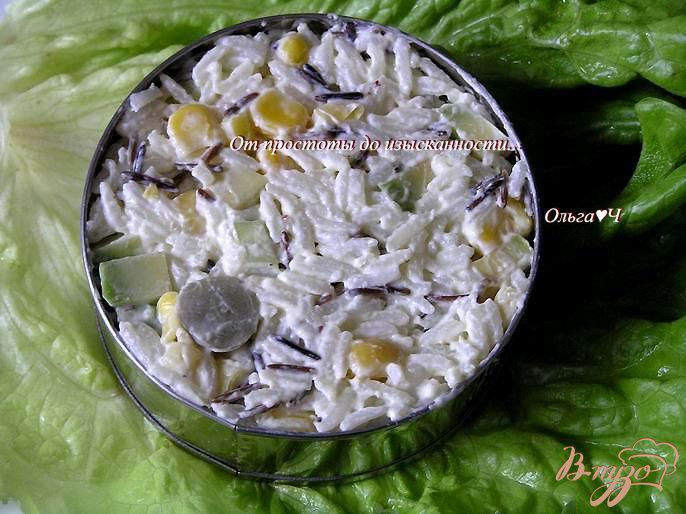 Фото приготовление рецепта: Салат с диким рисом и авокадо шаг №4