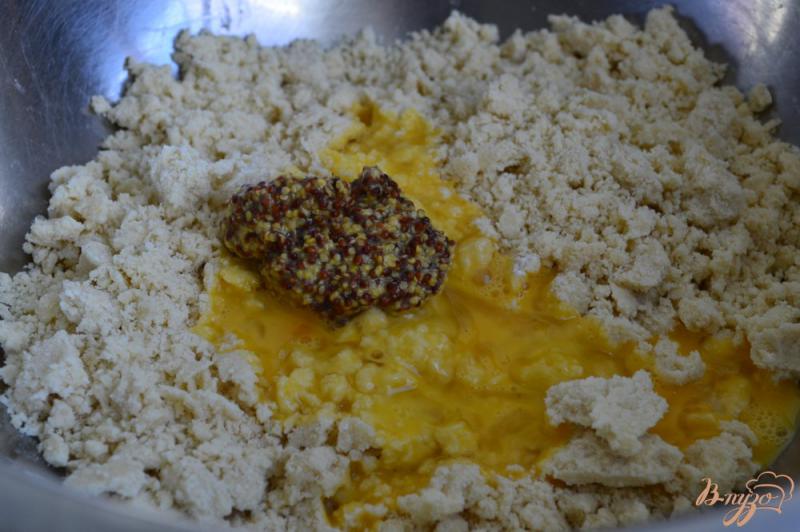 Фото приготовление рецепта: Песочное тесто с зернистой горчицей шаг №2