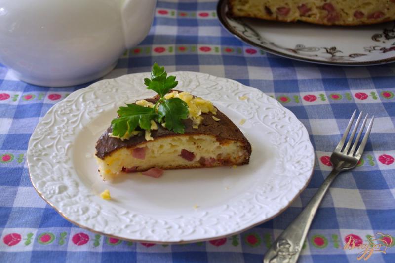 Фото приготовление рецепта: Сырный пирог с ветчиной шаг №5