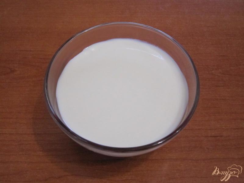Фото приготовление рецепта: Йогуртовое желе с вишнями шаг №7