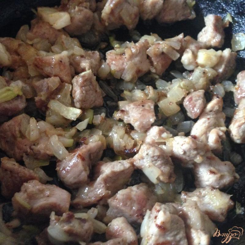 Фото приготовление рецепта: Свинина с овощами в горшочках шаг №5