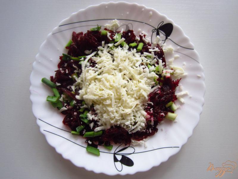 Фото приготовление рецепта: Салат со свеклой и моцареллой шаг №4
