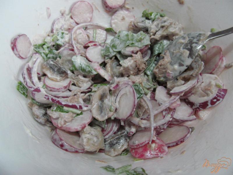 Фото приготовление рецепта: Салат из мяса с редисом шаг №5