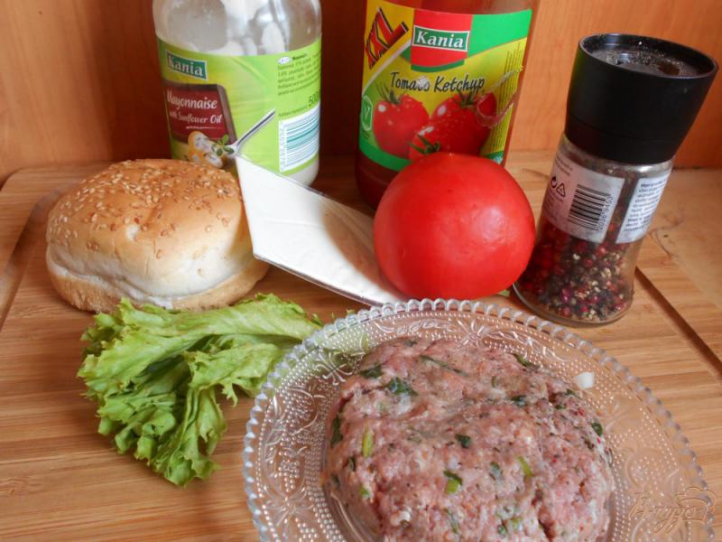 Фото приготовление рецепта: Бургер с говяжьей котлетой шаг №2