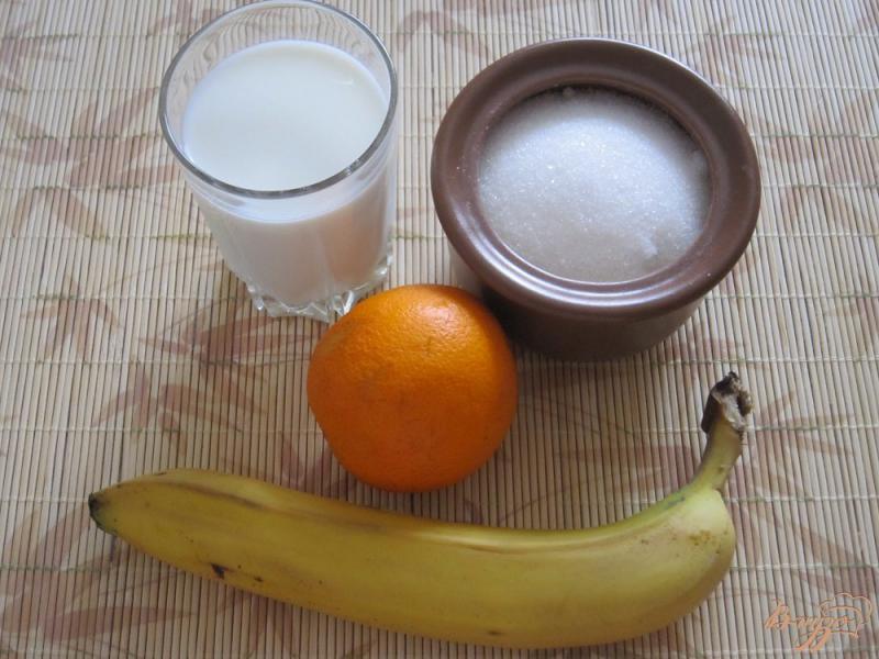 Фото приготовление рецепта: Бананово-апельсиновый коктейль шаг №1