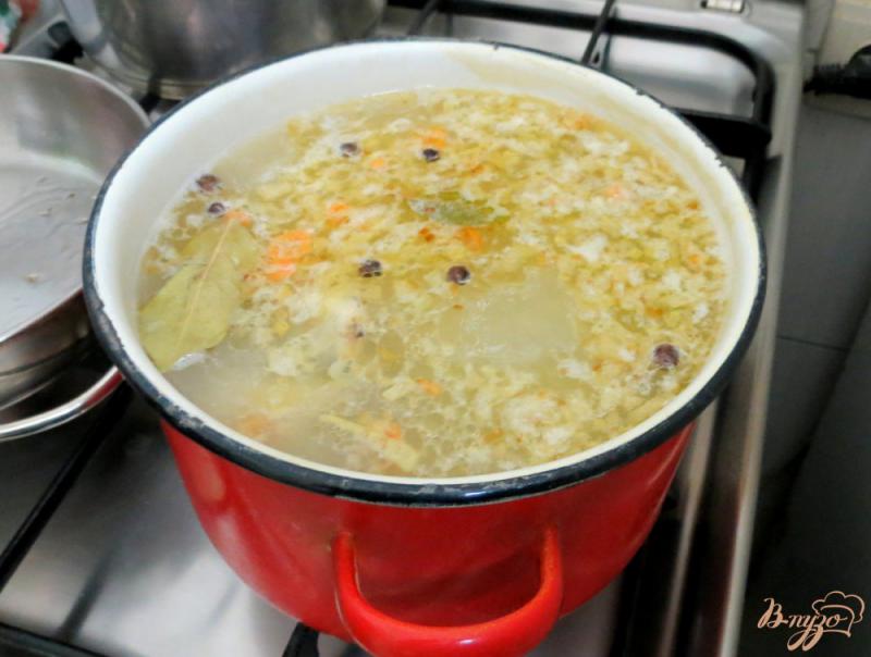 Фото приготовление рецепта: Суп с нототенией и шпинатом шаг №6
