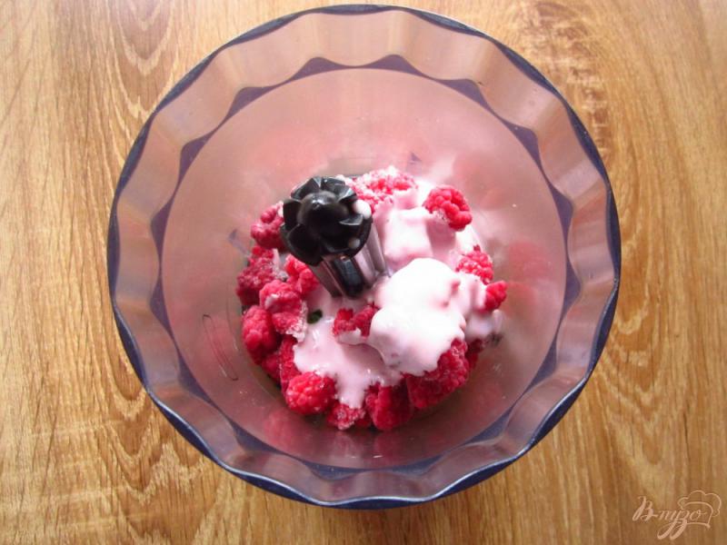 Фото приготовление рецепта: Ягодное мороженное с йогуртом  от Д. Оливера шаг №2