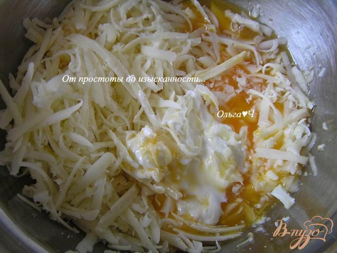 Фото приготовление рецепта: Булочки с сыром, отрубями и кунжутом шаг №1