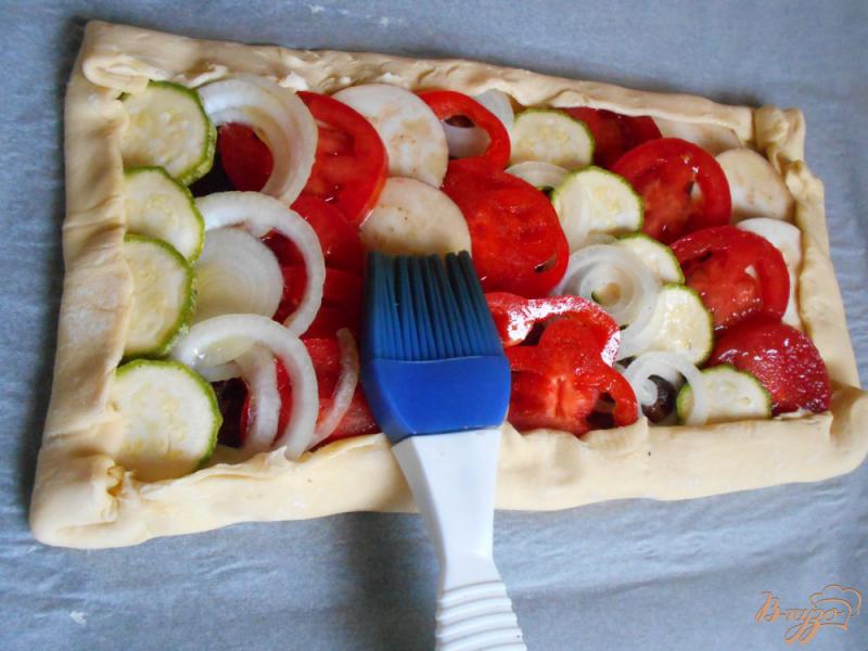 Фото приготовление рецепта: Пирог с овощами и луковым мармеладом шаг №9