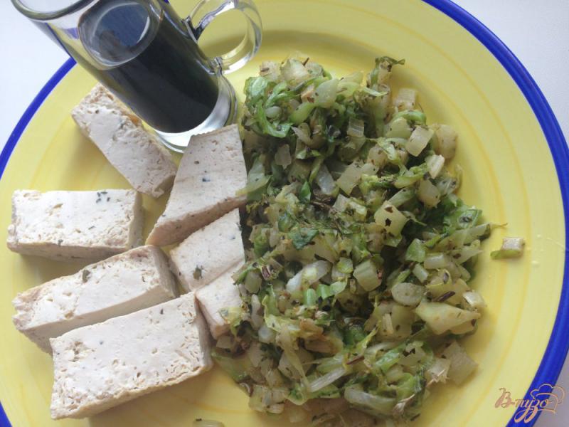 Фото приготовление рецепта: Макароны с тофу и оливками шаг №5
