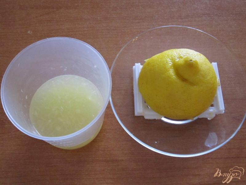 Фото приготовление рецепта: Коктейль с лимоном и мороженым шаг №2