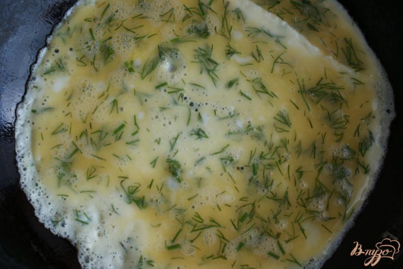 Фото приготовление рецепта: Суп с яичными блинчиками на курином бульоне шаг №3