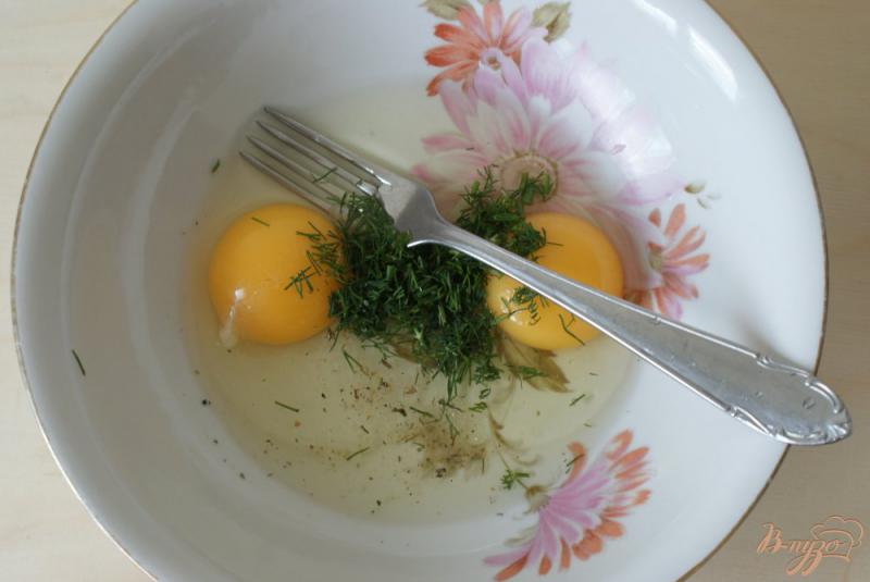 Фото приготовление рецепта: Суп с яичными блинчиками на курином бульоне шаг №2