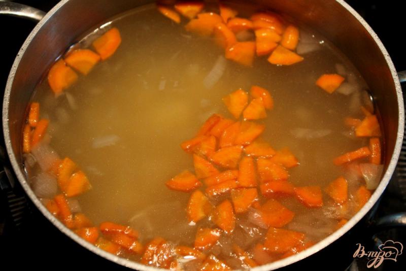 Фото приготовление рецепта: Зеленый суп с крапивой и шпинатом шаг №3