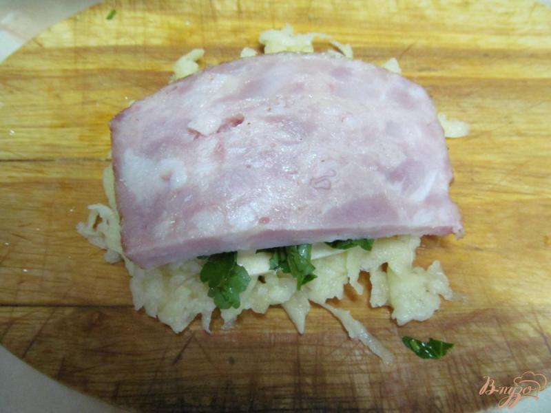 Фото приготовление рецепта: Ветчина в картофельной шубе шаг №6