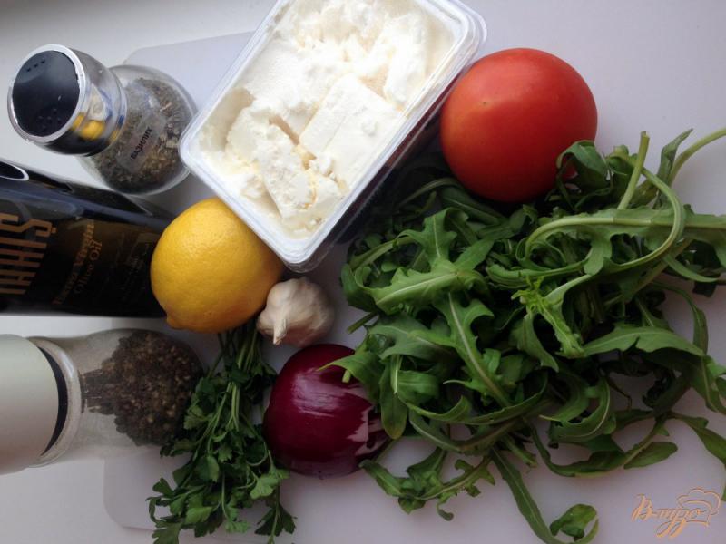 Фото приготовление рецепта: Салат с рукколой и сыром фета шаг №1