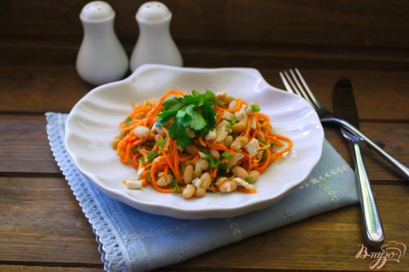 Фото приготовление рецепта: Салат с курицей и корейской морковкой шаг №4