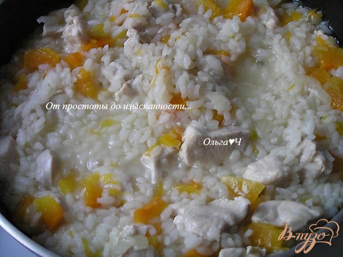 Фото приготовление рецепта: Куриное филе с рисом и тыквой шаг №6