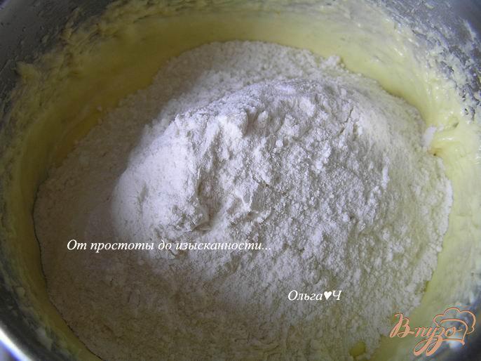 Фото приготовление рецепта: Праздничные лимонные кексы шаг №3