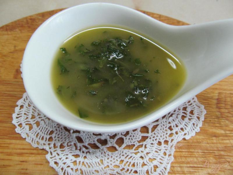 Фото приготовление рецепта: Салат с мятным маслом шаг №4